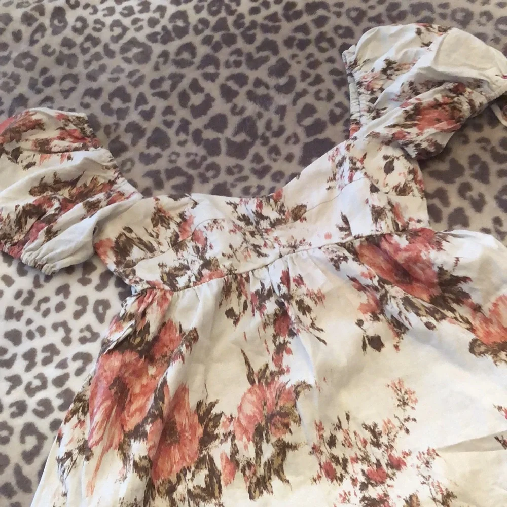 Olivaceous Floral Mini Dress in Cream Size Small Women’s